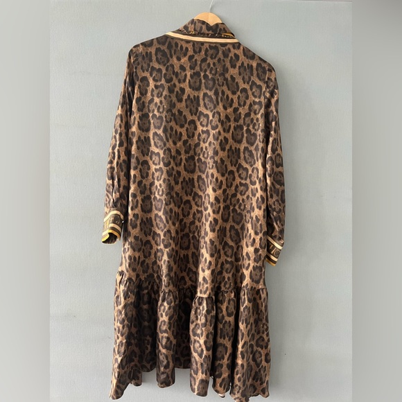 CH Carolina Herrera Oversize Leopard Print silk Midi dress - Picture 3 of 5
